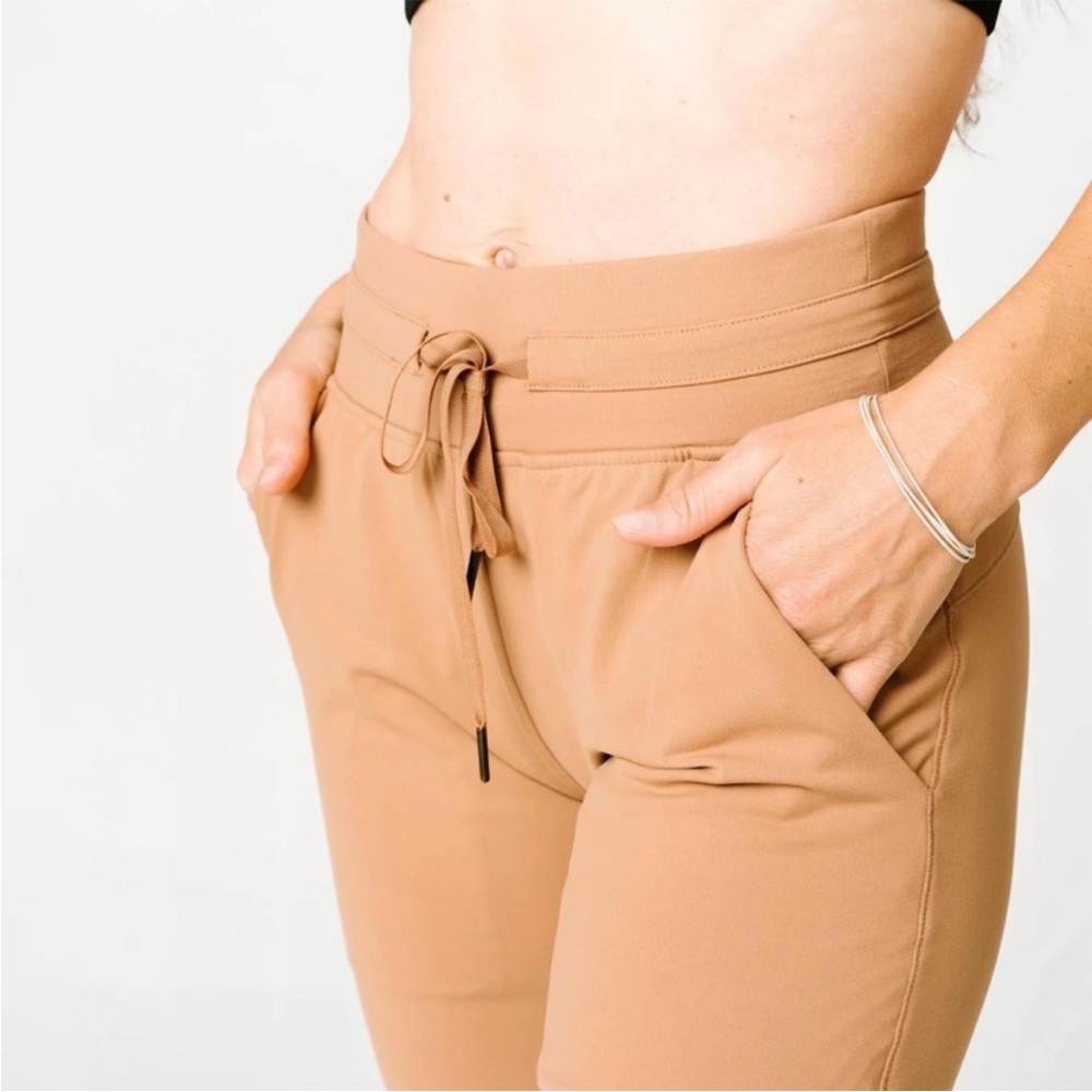 Zyia Camel Ascend Joggers